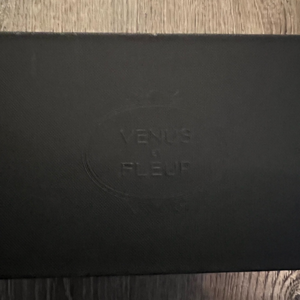 New unopened Venus et Fleur Pink Rose Candle Set with bag - Picture 4 of 6